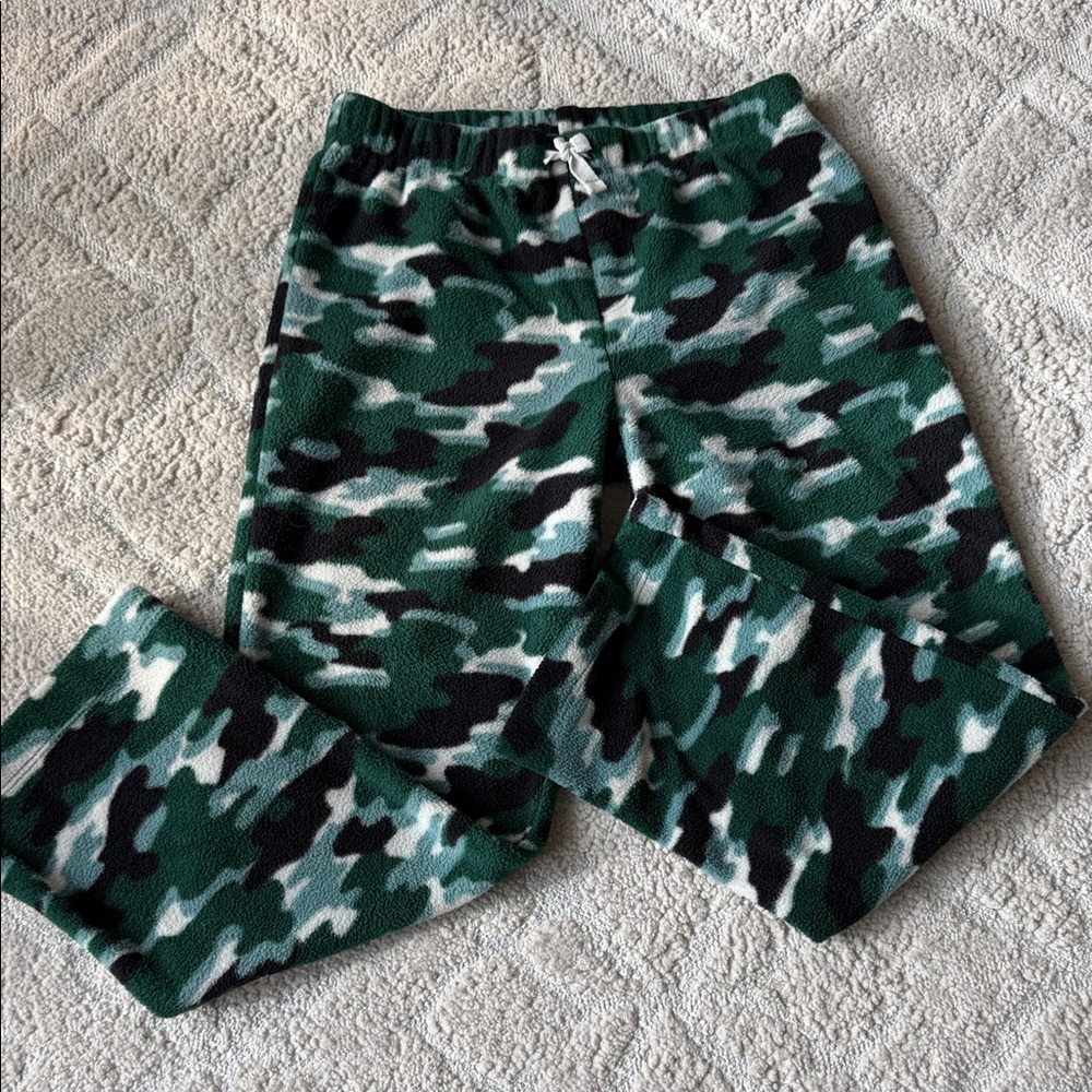 Kids Green Camouflage Fleece Lounge Pants size 6-7